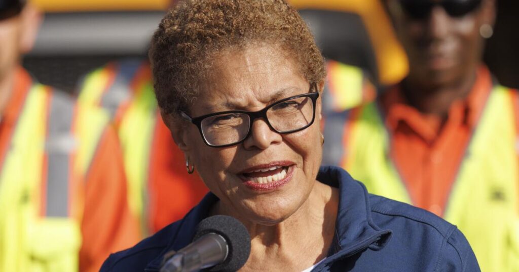 Stop Monday-morning quarterbacking Karen Bass’ fire response