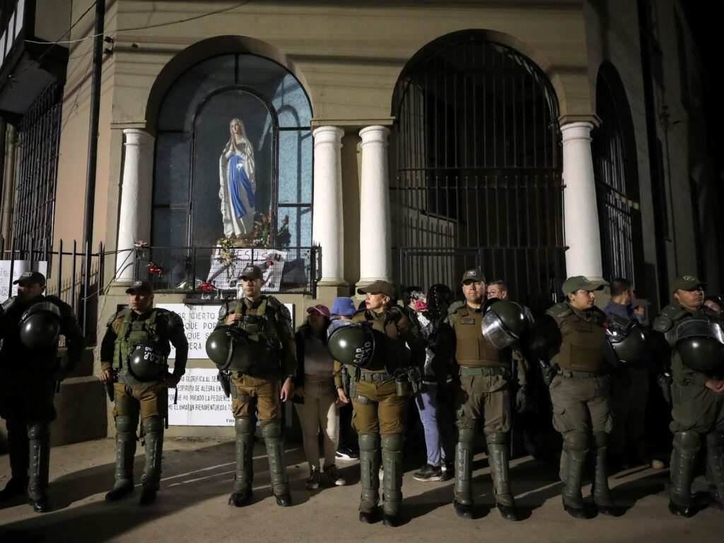 Chile declares emergency as power outage plunges country into darkness | Business and Economy News