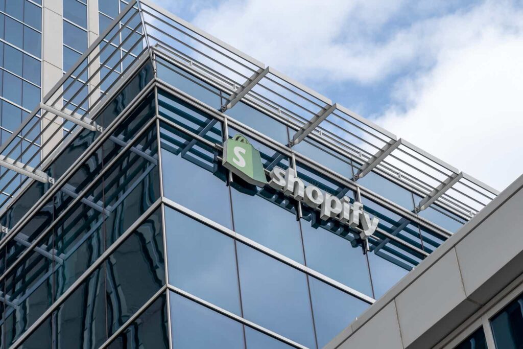 Does Shopify Stock Deserve A Spot On Your Shopping List? (Technical Analysis) (NYSE:SHOP)