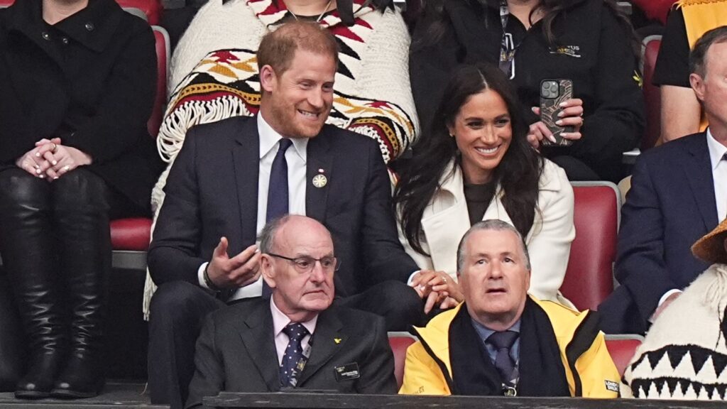 Prince Harry and Meghan cheer as Team UK walks on to Invictus Games opening ceremony stage | World News