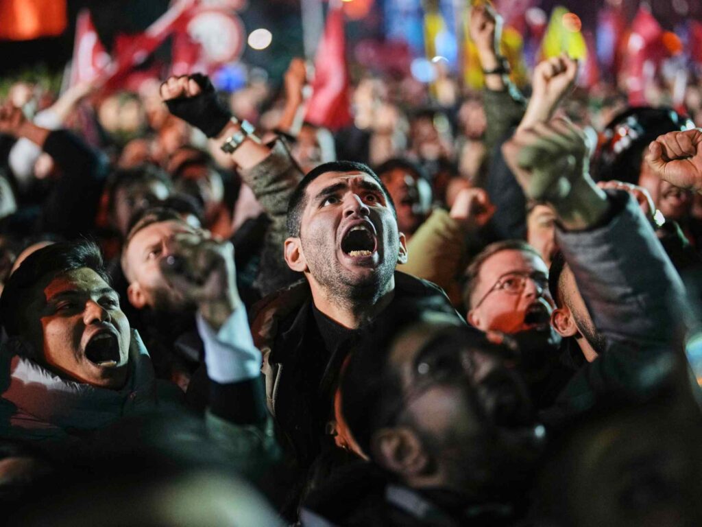 Thousands join march in Turkiye’s Istanbul to protest mayor’s arrest | Politics News