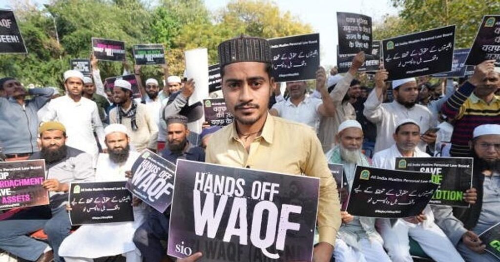 Indian Politics LIVE | AIMPLB holds protest against Waqf bill in Delhi