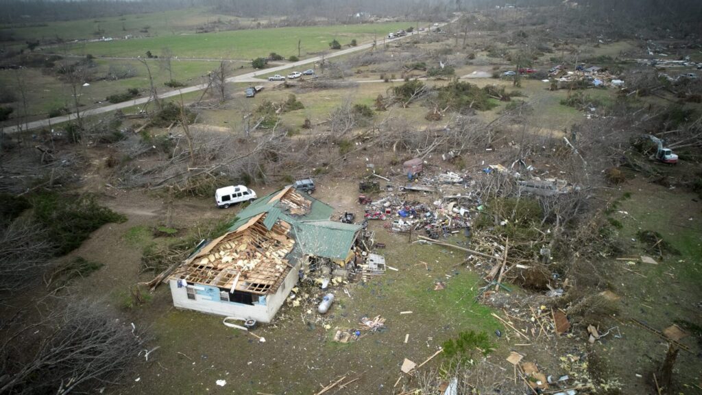 At least 26 dead in massive US storm after Kansas reports 8 fatalities