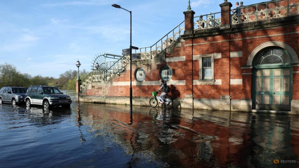 Britain unprepared for worsening impact of climate change, advisers say