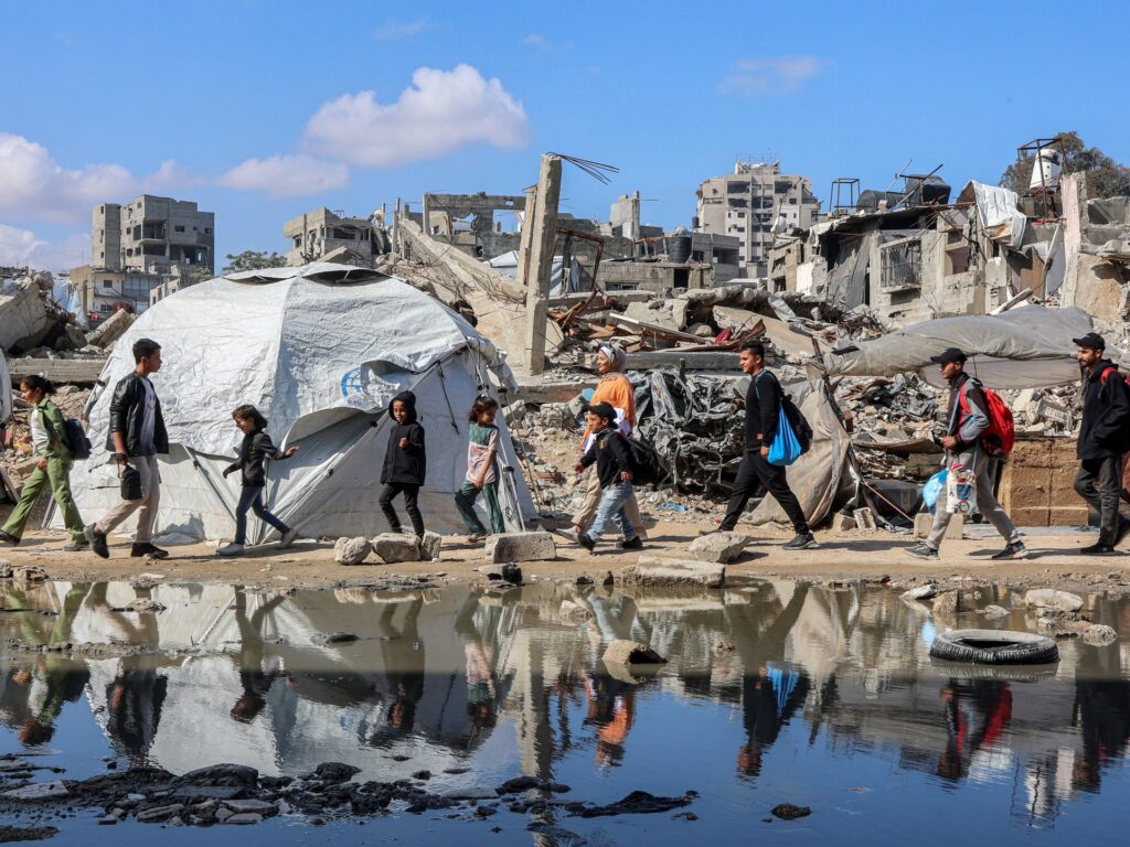 Hamas ‘lost contact’ with group holding Gaza captive after Israeli attack | Gaza News