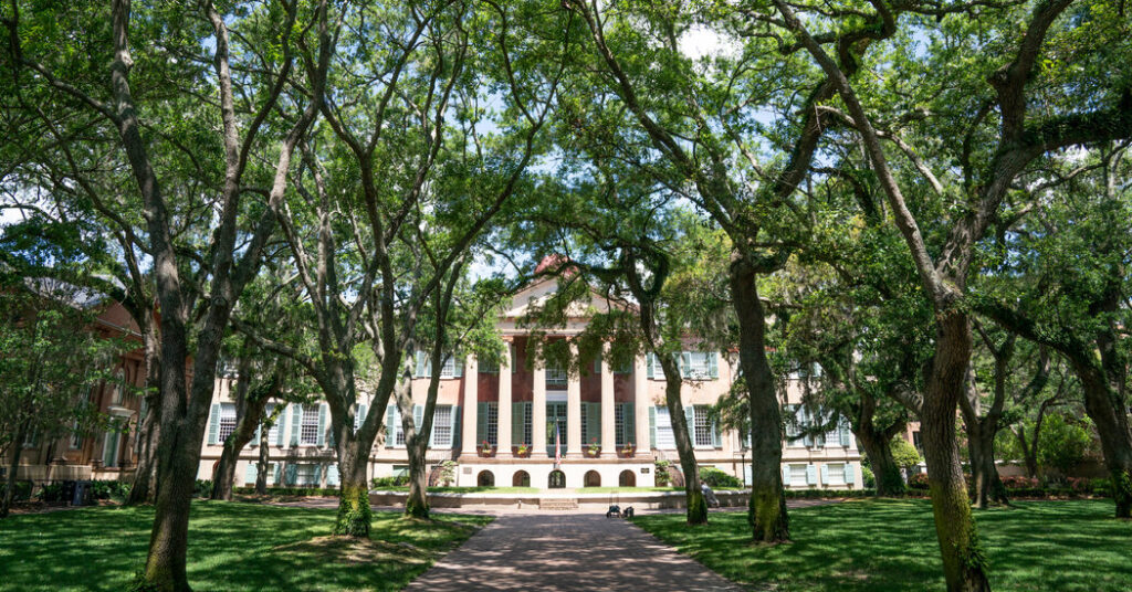 Who Decides How Much You Pay for College? Here’s How Scholarships Are Set.
