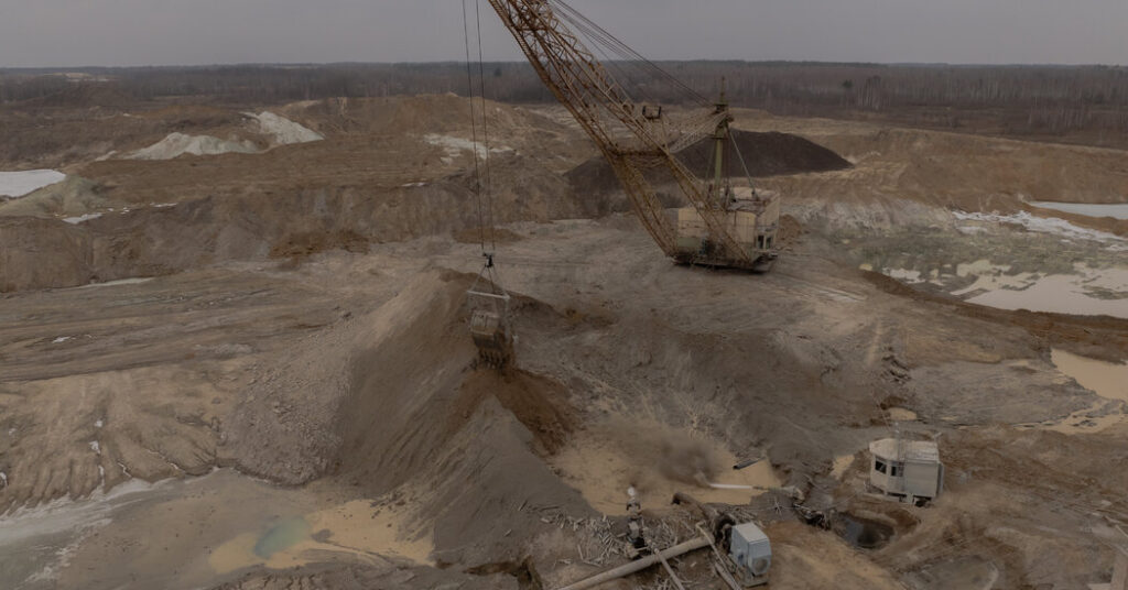 Trump Ties Himself to Future of Ukraine With Minerals Deal