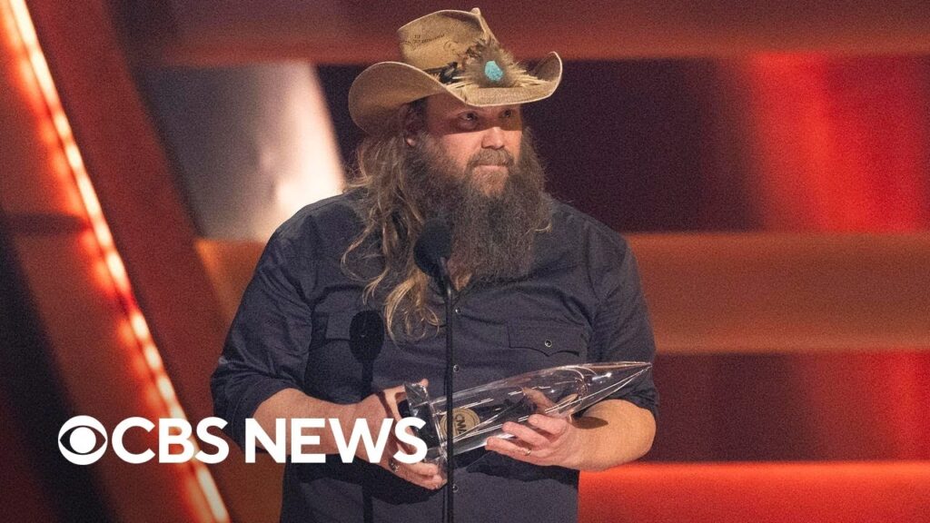 Stapleton wins 4 awards, Morgan Wallen named Entertainer of the Year at CMAs