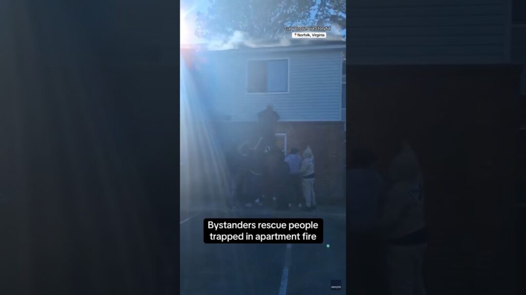 Bystanders rescue people trapped in apartment fire #shorts