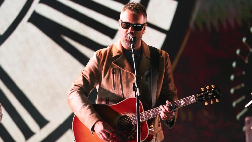 Watch Eric Church Play ‘Hands of Time’ at 2025 ACM Awards