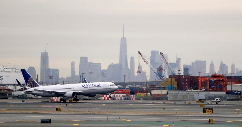 Newark Airport still reporting hundreds of delays and cancellations Sunday
