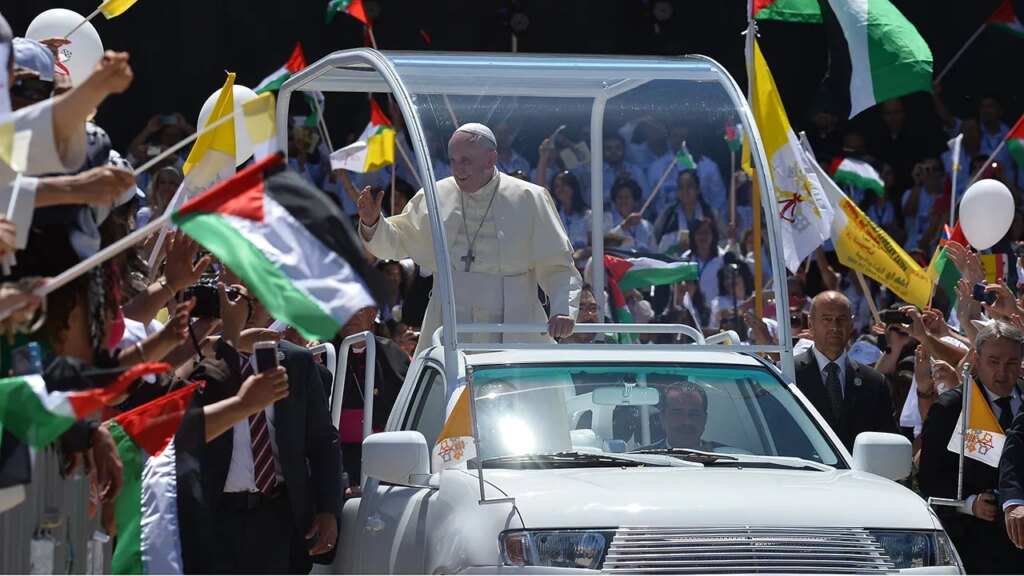 Francis’ ‘pope-mobile’ converted into Gaza mobile children’s clinic