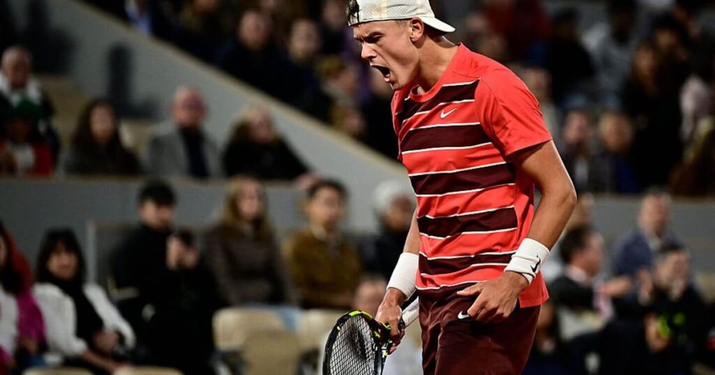 French Open 2025 live updates: Day 4 latest as Alcaraz, Sabalenka and Swiatek go through, Rune in action