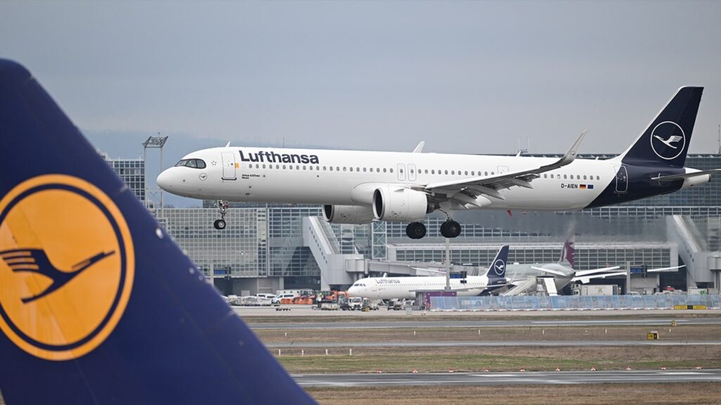 Lufthansa flight flew unmanned for 10 minutes after copilot faints