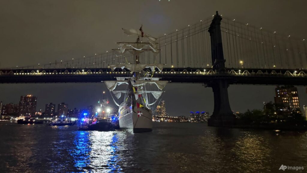 Two dead after Mexican navy training ship hits New York’s Brooklyn Bridge