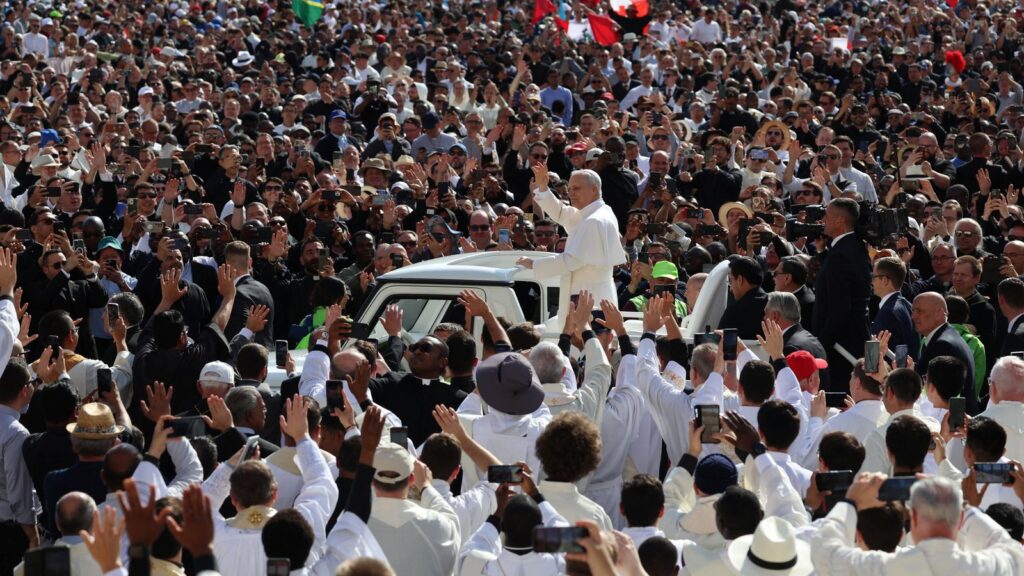 Pope Leo inauguration live: New pontiff rides popemobile for first time – as world leaders gather at Vatican | World News