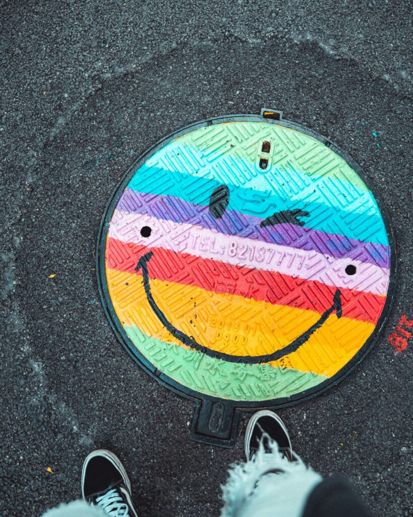 Being Kind–and Believing Others are Kind–Makes you Happier Than Wealth: