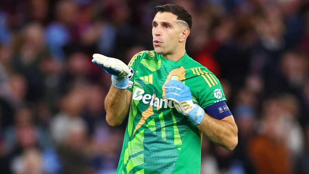 Transfer rumors, news: Emi Martinez desperate for Man United move