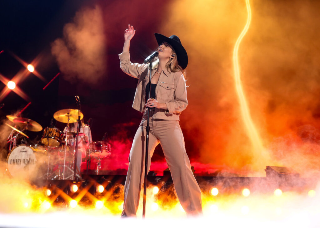 ‘Country Queen’s ‘Epic’ Performance Brings Fans to Tears: ‘Simply Beautiful’
