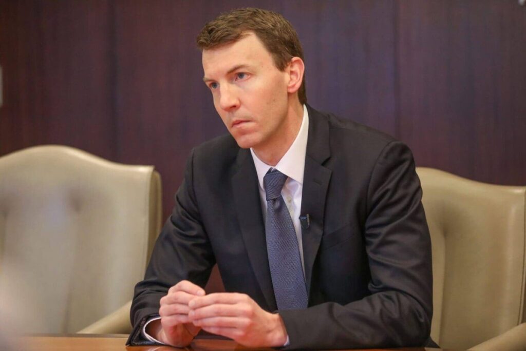 Power conferences hiring MLB exec to lead enforcement of new era as College Sports Commission CEO
