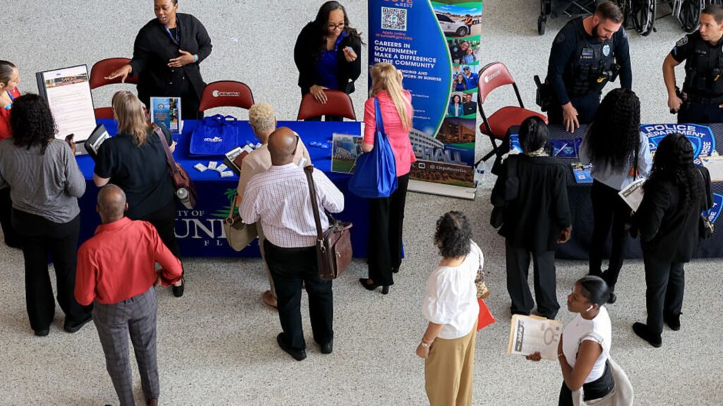 Private sector lost 33,000 jobs, missing expectations