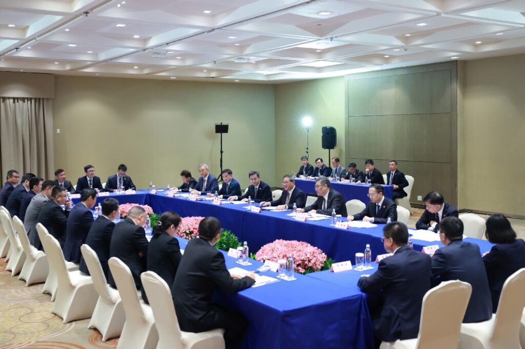 Chinese premier says Chinese economy capable of withstanding any external shocks