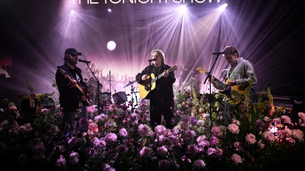Lewis Capaldi Showcases Uplifting Single ‘Survive’ on ‘Fallon’