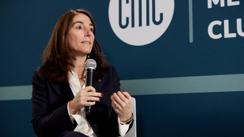 Fed official says US economy doesn’t see immediate need for interest rate cuts