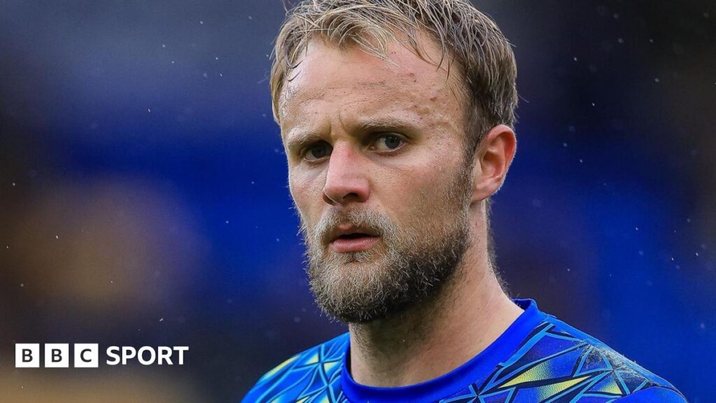 Lewis Ward: Swindon Town sign goalkeeper for third time