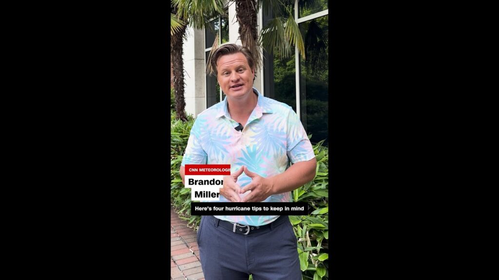 4 tips to avoid hurricanes on your summer vacation