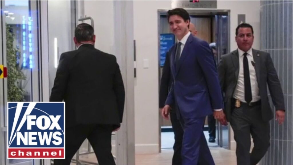 WATCH: Justin Trudeau all smiles while meeting Trump at Mar-a-Lago
