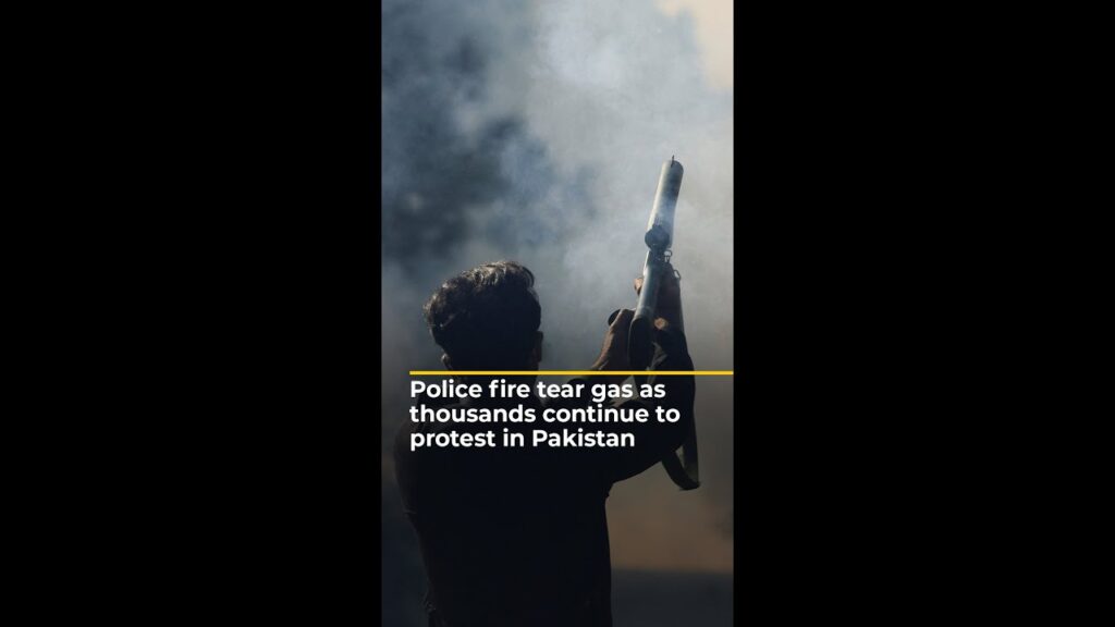 Police fire tear gas as thousands continue to protest in Pakistan | AJ #shorts