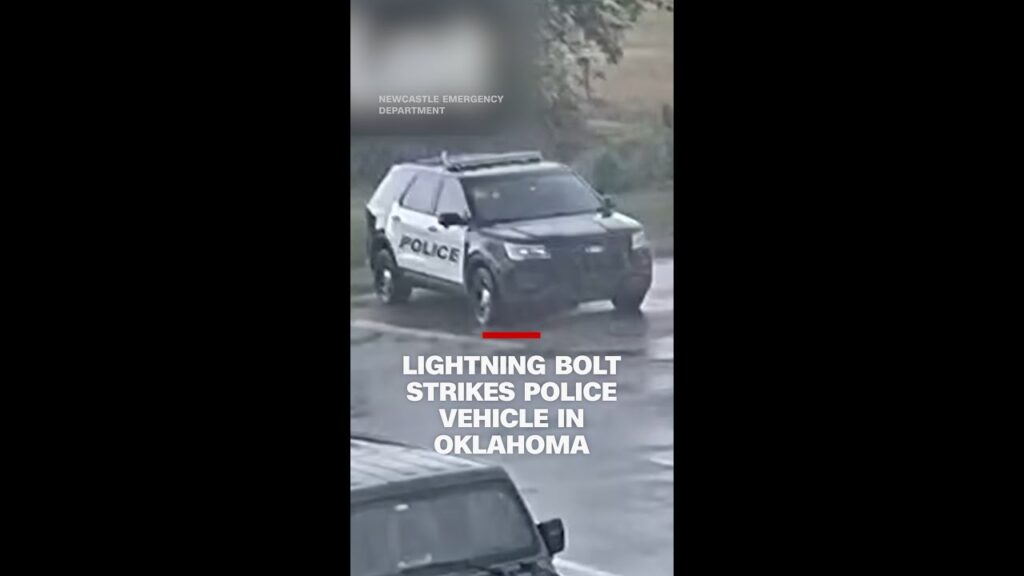 Lightning bolt strikes police vehicle in Oklahoma