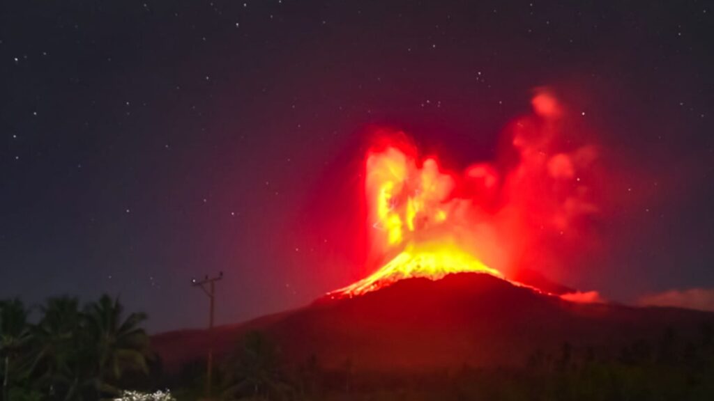 Huge volcanic eruption in Indonesia sends ash 6 miles high and poisonous gas toward villages – The Sun
