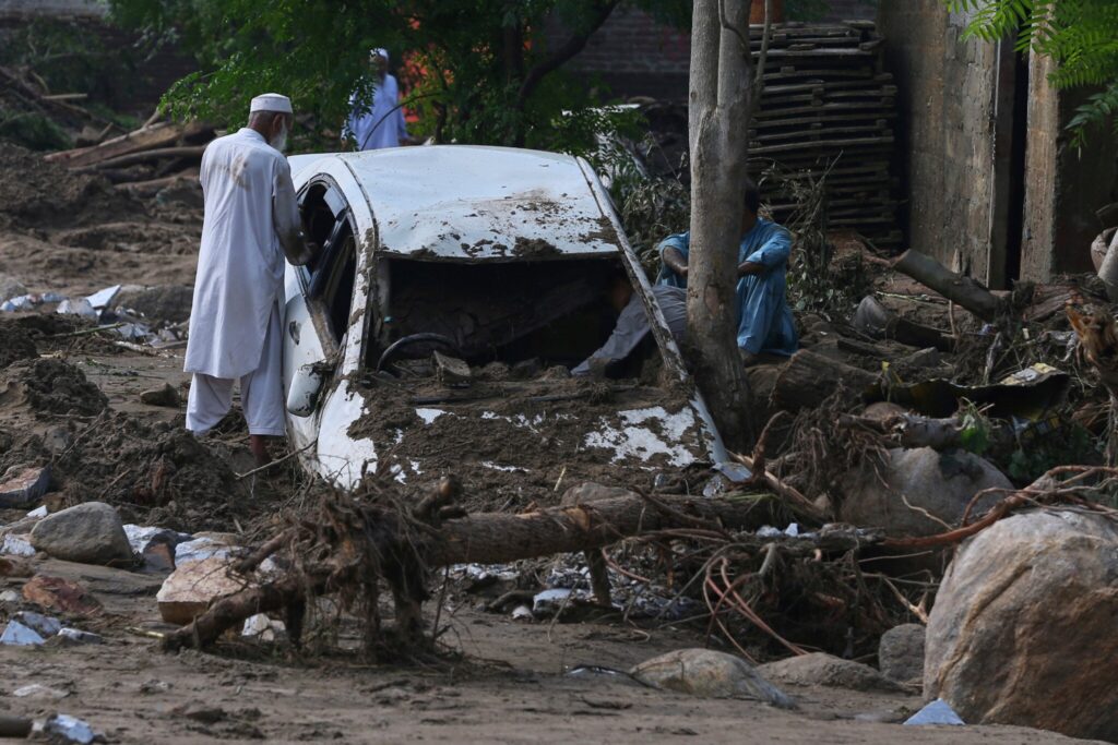 220 killed in Pakistan floods as rescuers pull more bodies from landslides