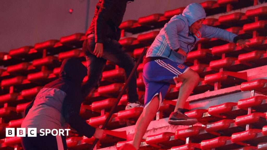 Copa Sudamericana: Independiente and Universidad de Chile game abandoned after fan violence