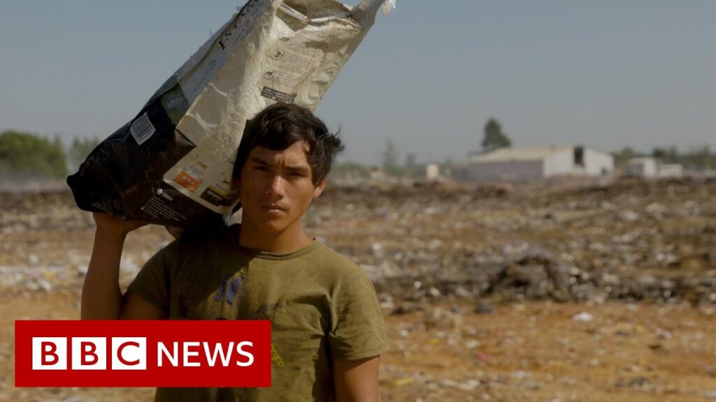 Families rely on landfill site for food in Argentina slums – BBC News