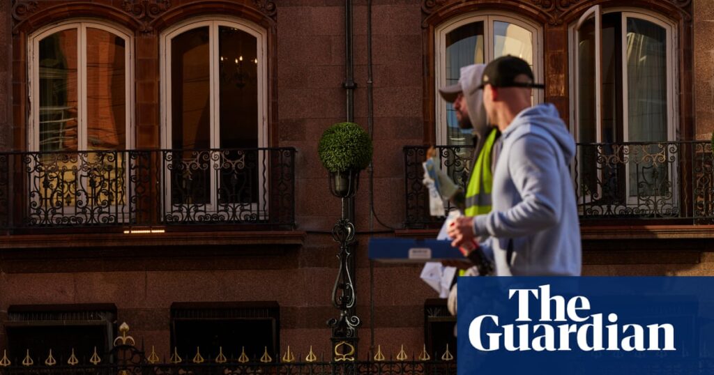 Scrap policy that gives refugees with leave to remain 28 days to find housing, say UK groups | Homelessness