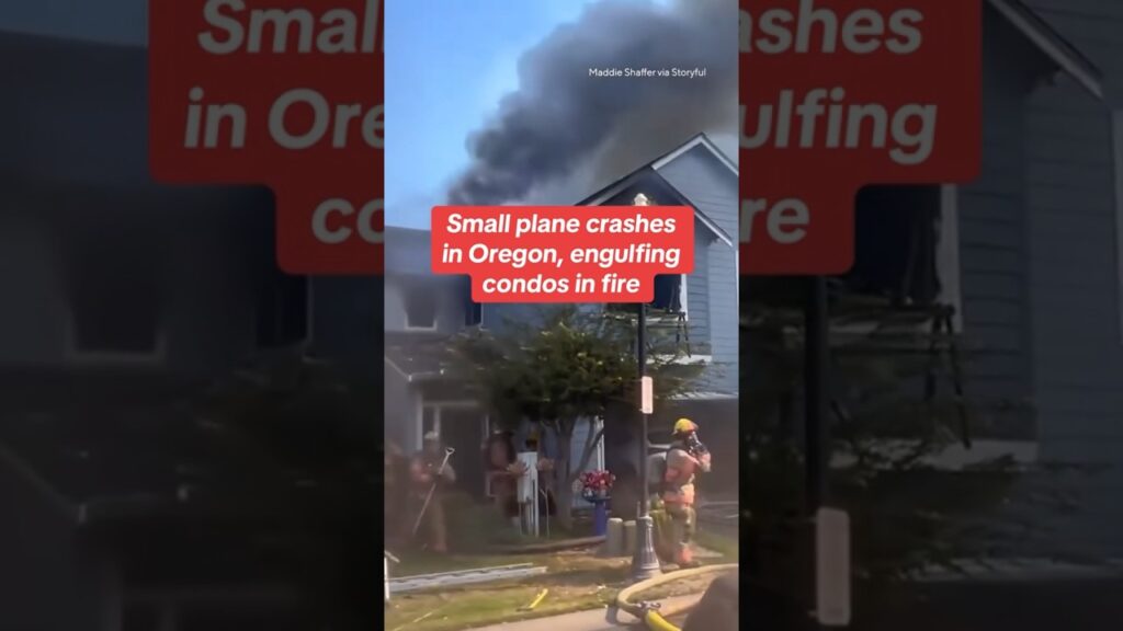 Small plane crashes in Oregon, engulfing condos in fire #shorts